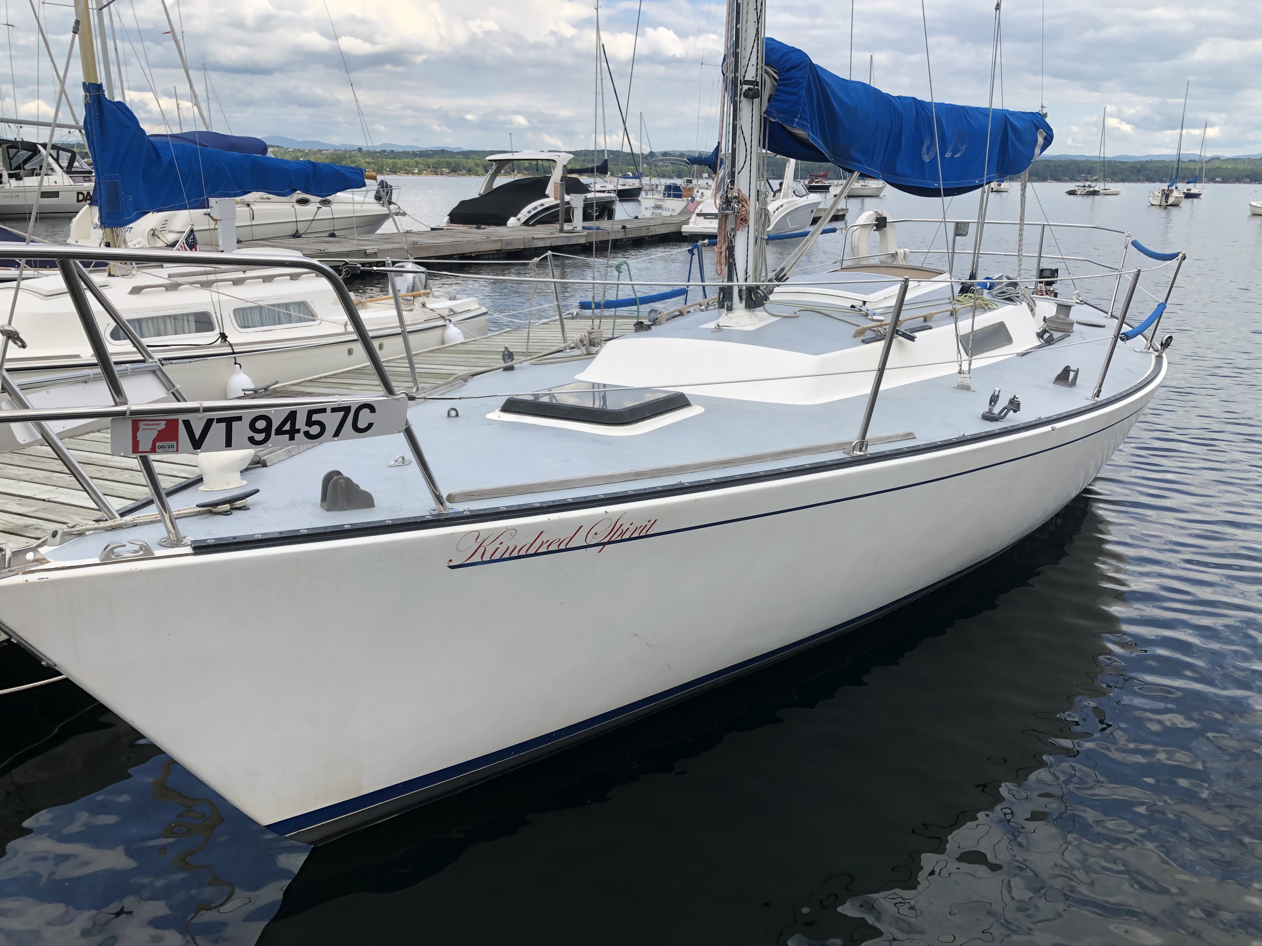 j9 sailboat reviews